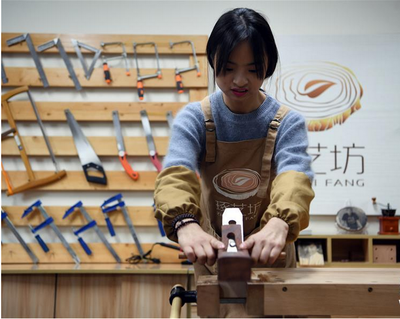 女孩創(chuàng)業(yè)當‘木匠’ 翻譯服務(wù)